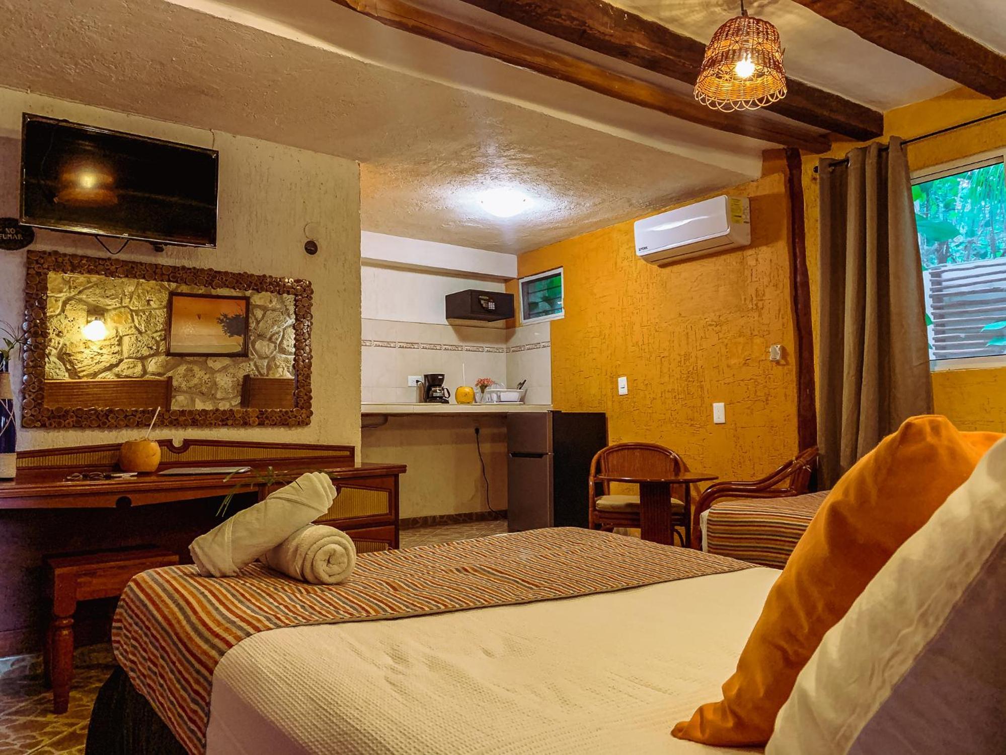 Golden Paradise Town Hotel Isla Holbox Room photo