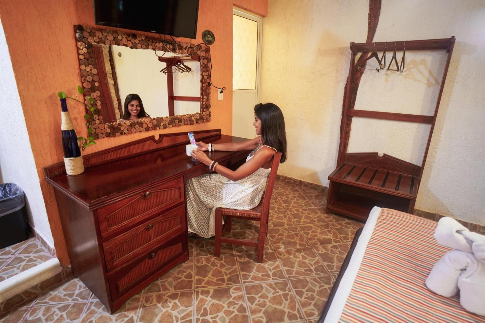Golden Paradise Town Hotel Isla Holbox Room photo